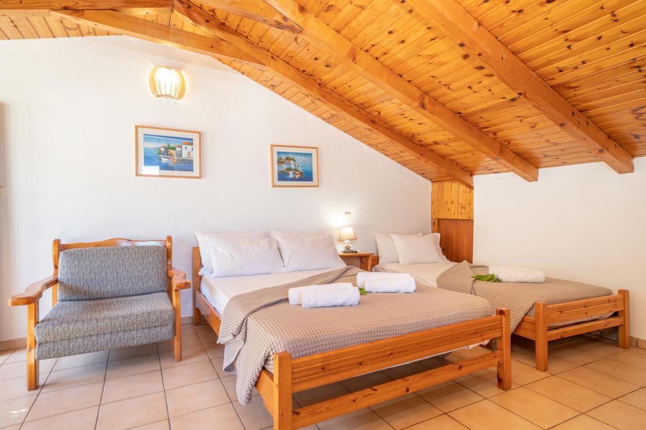 Alexatos Studios & Apartments Agia Efimia Extérieur photo