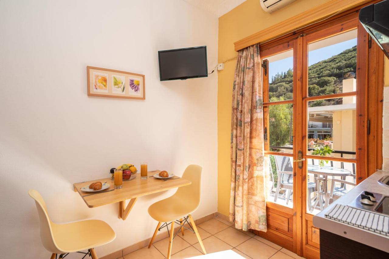 Alexatos Studios & Apartments Agia Efimia Extérieur photo