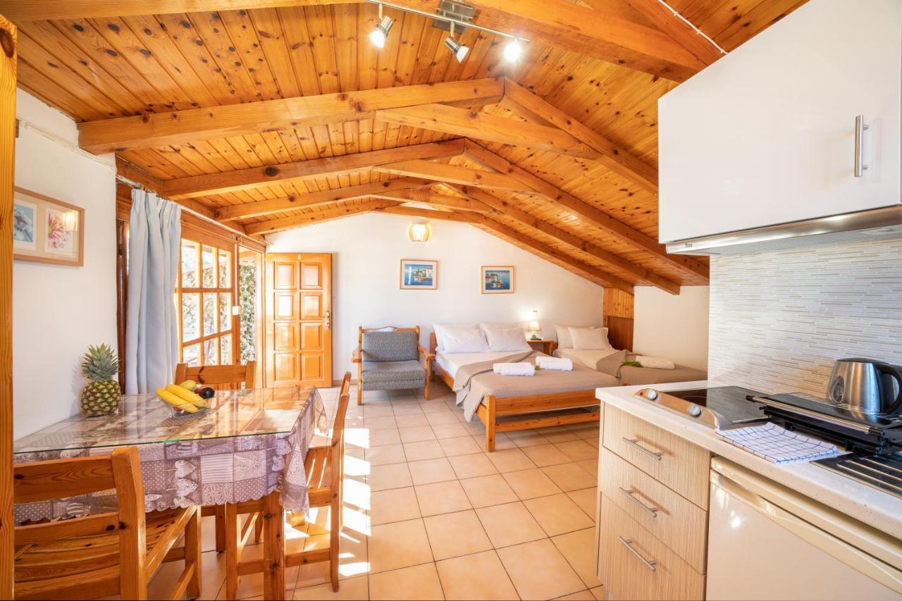 Alexatos Studios & Apartments Agia Efimia Extérieur photo