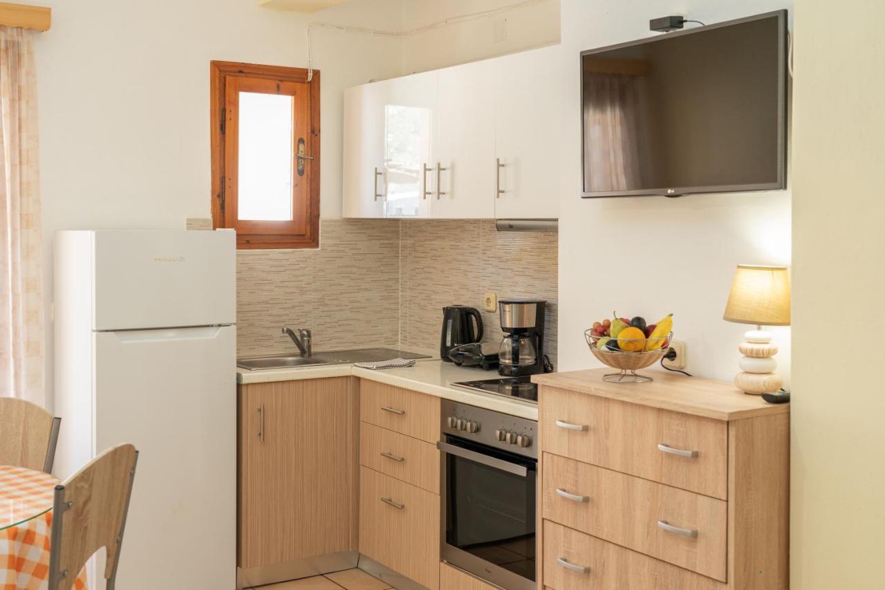 Alexatos Studios & Apartments Agia Efimia Extérieur photo