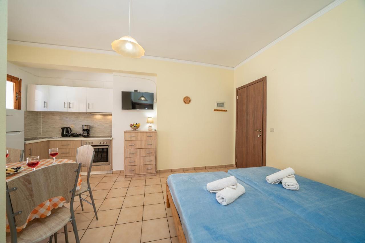 Alexatos Studios & Apartments Agia Efimia Extérieur photo