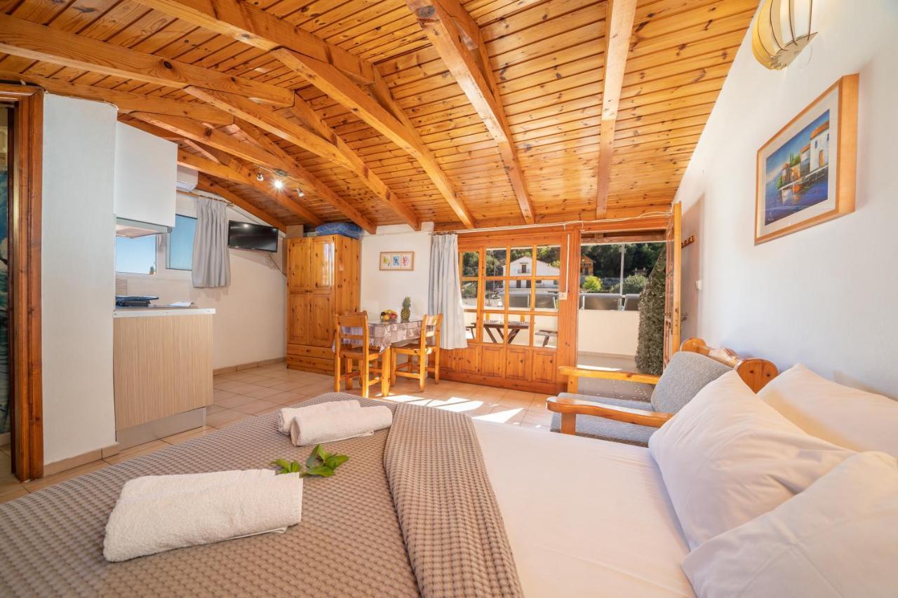 Alexatos Studios & Apartments Agia Efimia Extérieur photo
