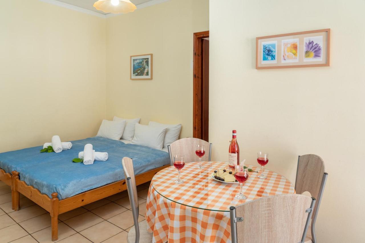 Alexatos Studios & Apartments Agia Efimia Extérieur photo