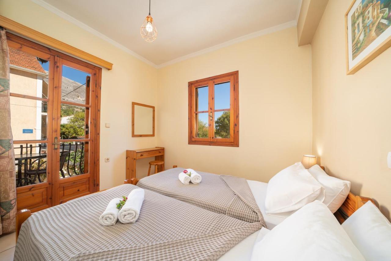 Alexatos Studios & Apartments Agia Efimia Extérieur photo