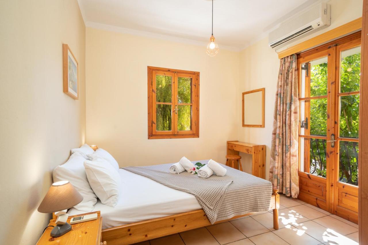 Alexatos Studios & Apartments Agia Efimia Extérieur photo