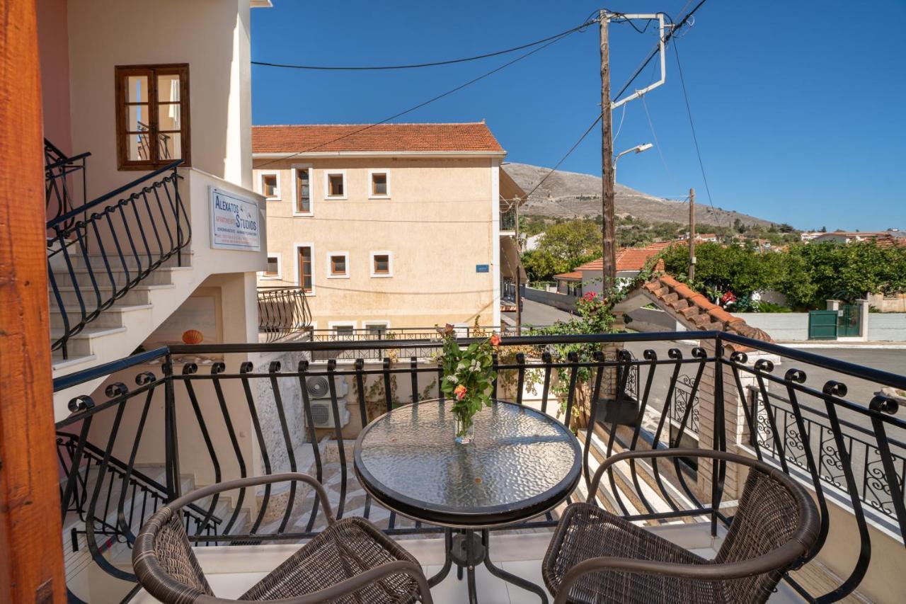 Alexatos Studios & Apartments Agia Efimia Extérieur photo