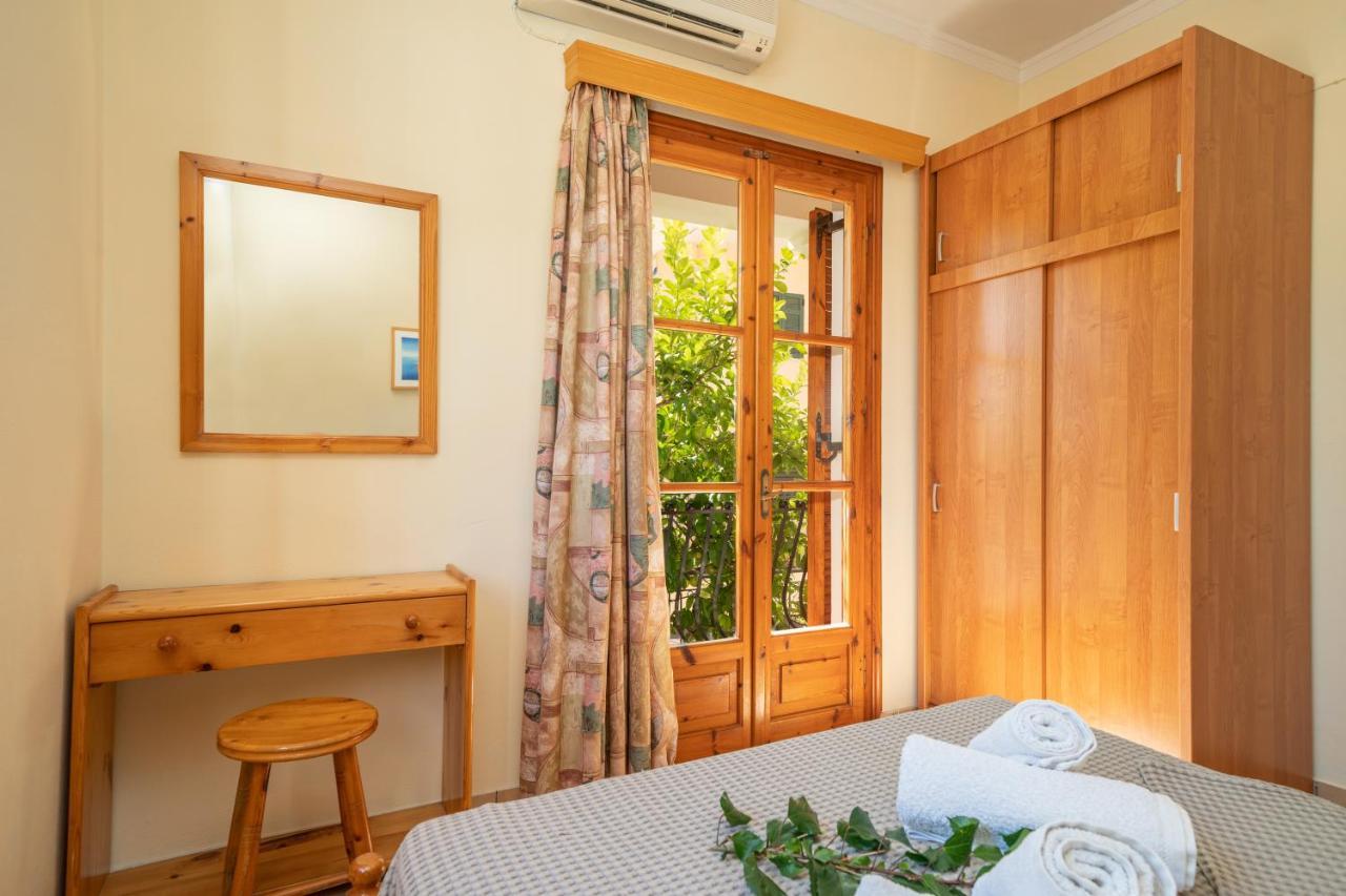 Alexatos Studios & Apartments Agia Efimia Extérieur photo