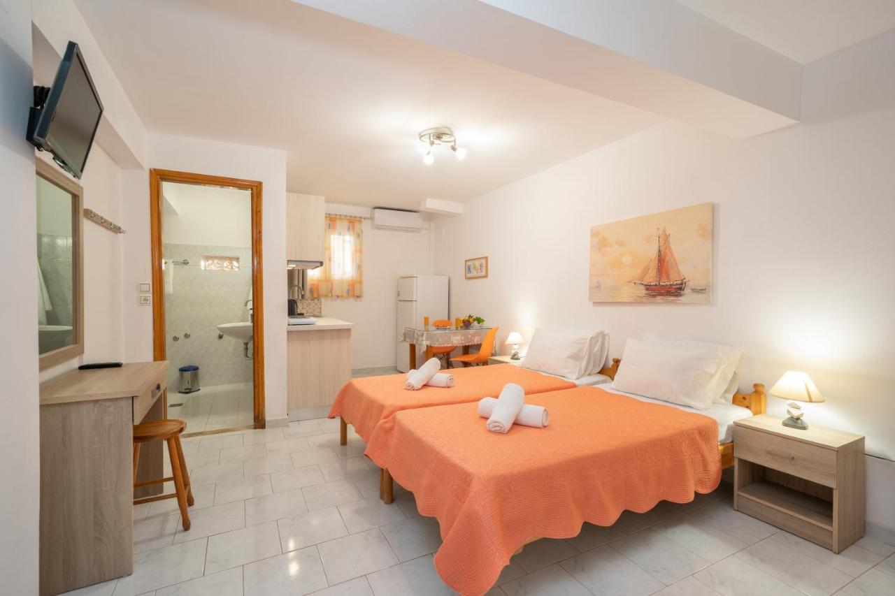 Alexatos Studios & Apartments Agia Efimia Extérieur photo