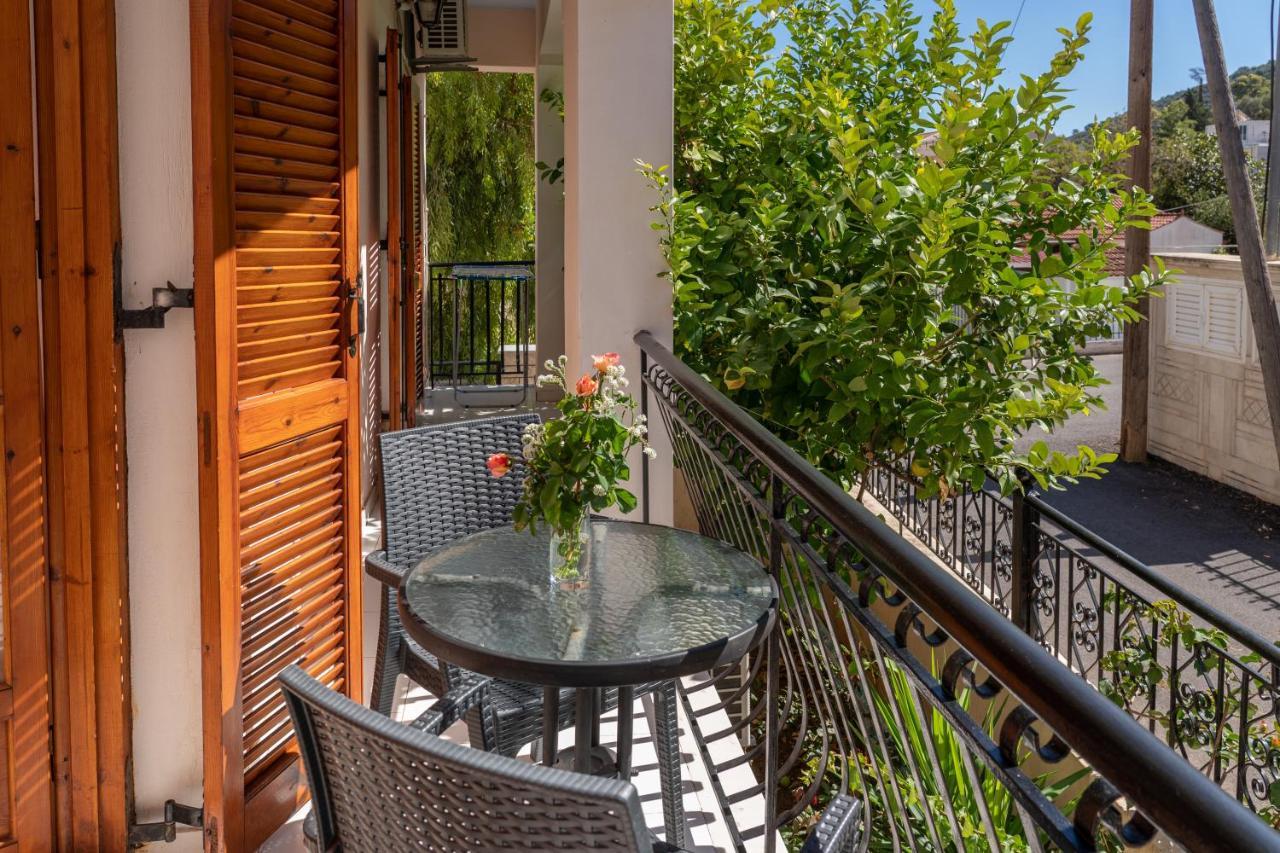 Alexatos Studios & Apartments Agia Efimia Extérieur photo