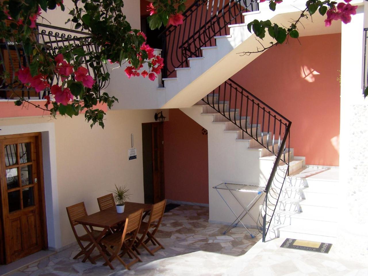 Alexatos Studios & Apartments Agia Efimia Extérieur photo